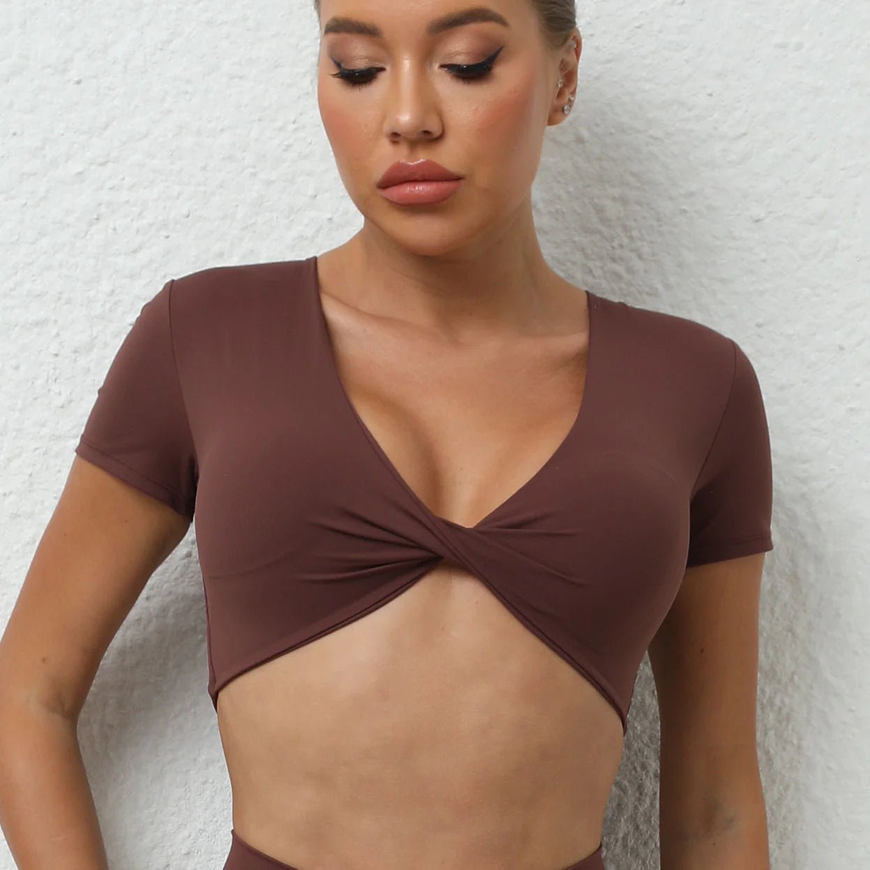 Slim - Fit V - Neck Yoga Tee – Stylish and Sporty Activewear - SensorySoft